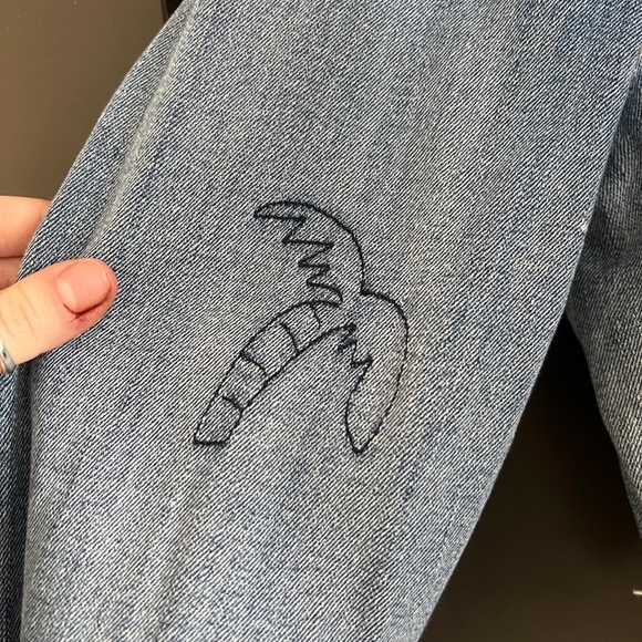 Crop jean jacket with patchwork and embroidery - Picture 7 of 8